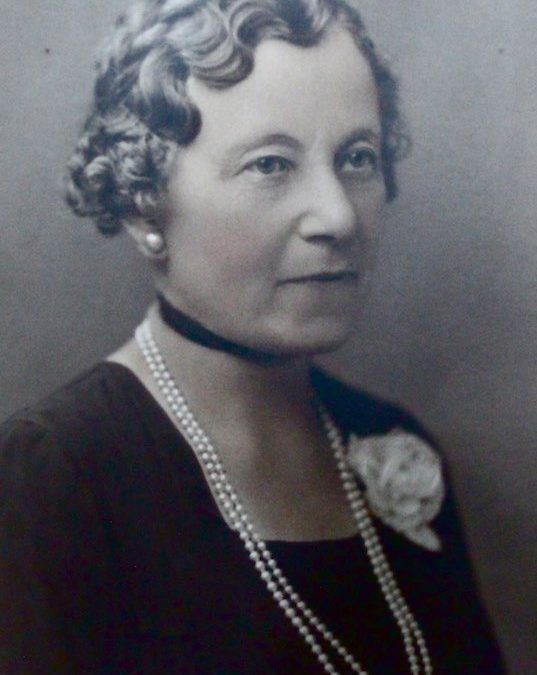 Portrait of Ethel Foster (1870–1955) in grey and white.
