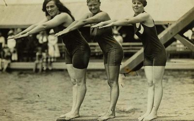 Fanny Durack (1889-1956) and Mina Wylie (1891-1984)