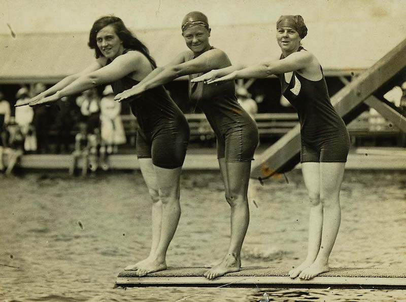 A black and white photograph of Australian swimmers Fanny Durack and Mina Wylie with British swimmer Jennie Fletcher at Stockholm in 1912.