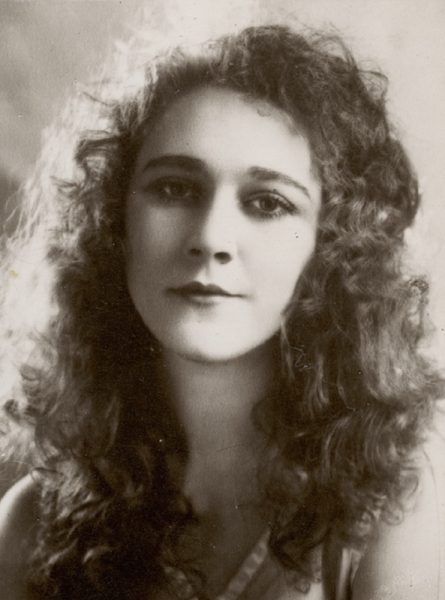 A black and white portrait of Louise Lovely in 1920.