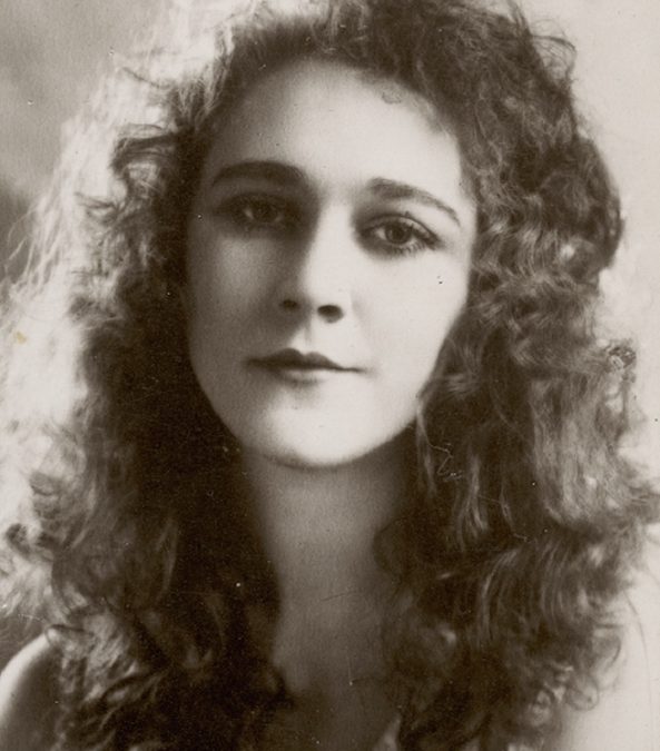 A black and white portrait of Louise Lovely in 1920.