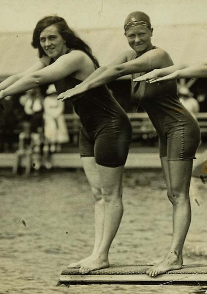 A black and white photograph of Australian swimmers Fanny Durack and Mina Wylie with British swimmer Jennie Fletcher at Stockholm in 1912.